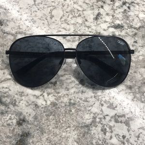Quay Vivienne Sunglasses Black/Smoke